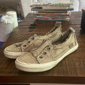 Size 8 blowfish shoes